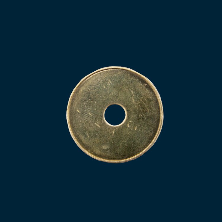 Token 28 mm with hole for token acceptors   